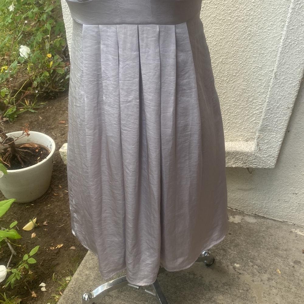 Moochi from New Zealand stunning silver dress with gorgeous lining. - Picture 4 of 13